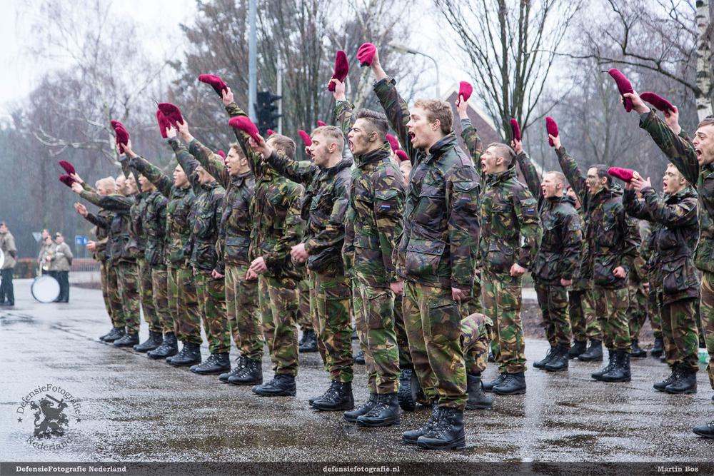 Binnenkomst en baretuitreiking nieuwe rode baretten